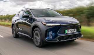 Toyota bZ4X – front tracking